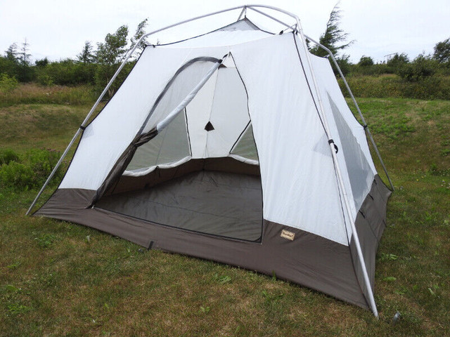 10 Man EUREKA Expedition TENT in Fishing, Camping & Outdoors in St. John's - Image 4
