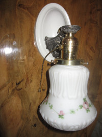 ANTIQUE BEAUTIFUL WALL SCONCE FIXTURE WITH HAND PAINTED SHADE