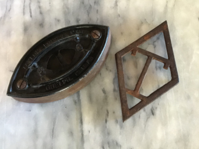 Trivet and flat iron in Home Décor & Accents in Sault Ste. Marie