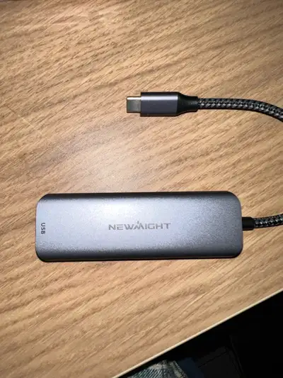 This is a Newmight USB-C to dual HDMI adapter that allows you to connect devices with a USB-C port t...