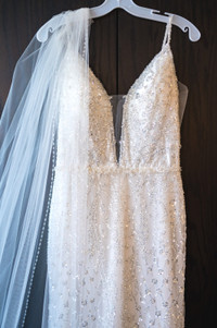 Beautiful wedding dress for sale!