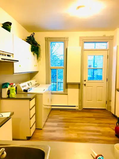 Au centre de  Verdun, TRÈS BEAU 5 ½, au 2E étage, PRÈS DE TOUT,