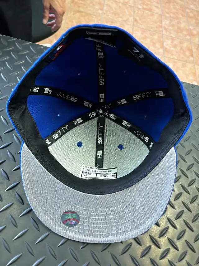 Toronto blue jays black crest size 7/5/863804702634371122