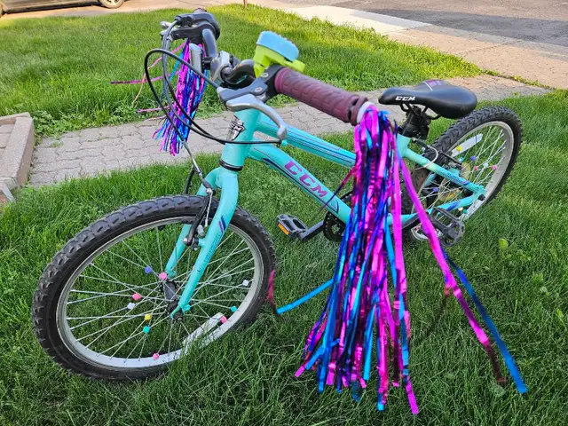 vélo de fille 20" in Kids in Longueuil / South Shore - Image 3