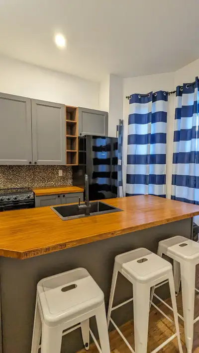 Spacious studio apartment with laundry and dishwasher