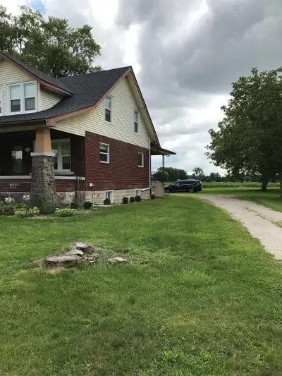 Quiet, Furnished Female Rental – LaSalle (Front Rd) Welcome female students and professionals to thi...