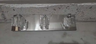 Free Bathroom Vanity Light Fixture – Works, Needs TLC, View more