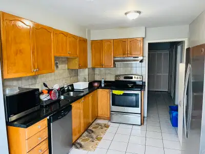 BEDROOM FOR RENT AVAILABLE NOW