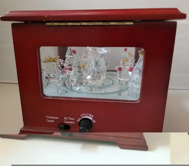 Vintage Gold Abel Collection Crystal Showcase Music Box  in Arts & Collectibles in Oshawa / Durham Region - Image 4