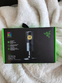 Razer Seiren Emote Microphone 