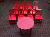 Table et Chaises rouges en bois IKEA pour enfant