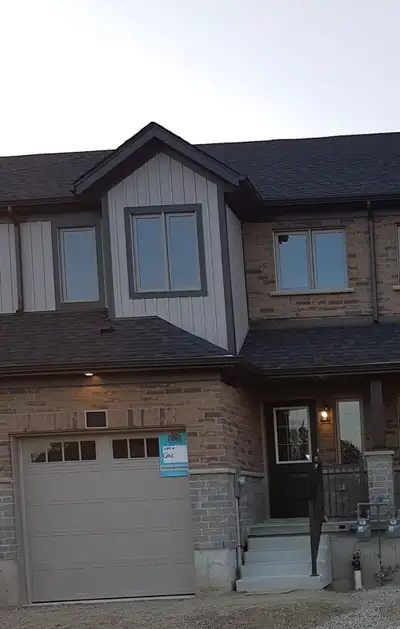 ✨Excellent 3+3 BR Townhouse finish basement Prime location Rent✨