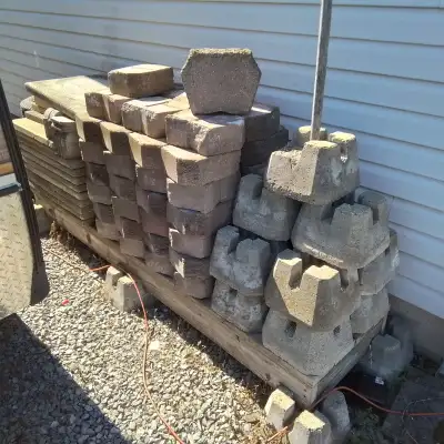 56 - Reddish retaining blocks. Can build a straight or circular wall (fire pit). 11.5" wide x 9" dee...