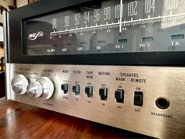 McIntosh Mac1700 stereo receiver in Stereo Systems & Home Theatre in Kingston - Image 3