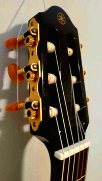 Yamaha Silent guitar (black - mint condition)