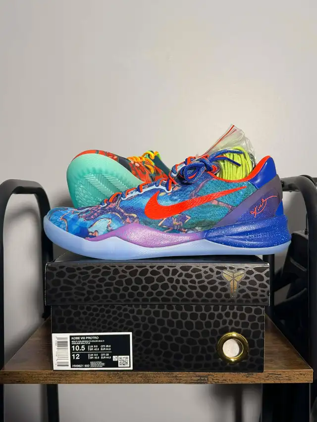 DS Kobe 8 What The Kobe Size 10.5 in Men's Shoes in City of Toronto - Image 2