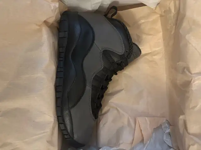 Jordan 10’s size 10.5 in Men's Shoes in Oshawa / Durham Region - Image 3