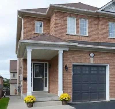Derry Mavis Close to amenities, 401 and 407 Extra storage in the unit Walkout