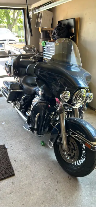 70000 km many extras very clean and always maintained. New tires and brakes