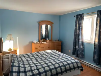 Set de Chambre Complet – Lit Queen 60 po + Commode + Chevets, View more