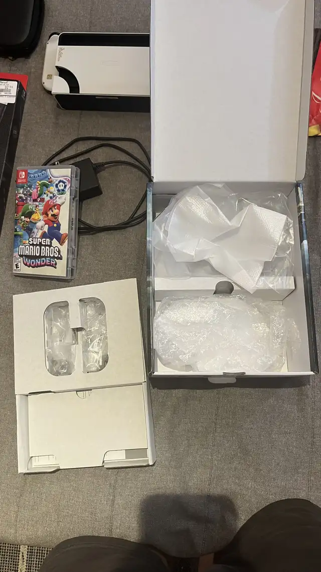 Nintendo swicht oled  in Nintendo Switch in Longueuil / South Shore - Image 8