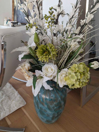 2 big Vases with artificial flowers