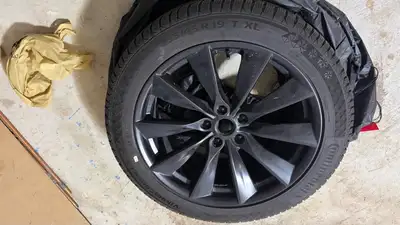 Set of 4 Continental VikingContact 7 winter tires on 19" gloss-black alloy rims. Originally for a 20...
