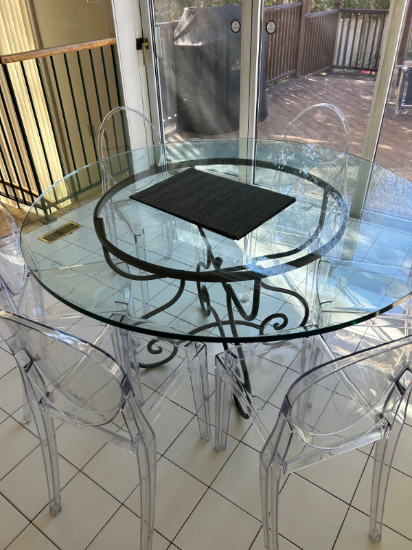 Round Glass Kitchen Dining Table Wrought Iron Base in Dining Tables & Sets in City of Toronto