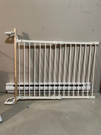 KidCo child gate with 2 Stairway Installation Kit