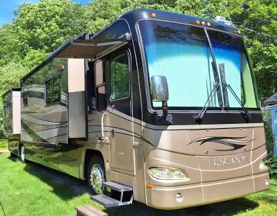 70 000 $ - DERNIER PRIX AVANT L'HIVER -ACHETEUR SÉRIEUX SEULEMENT DAMON Tuscany 2006, modèle 4074, C...