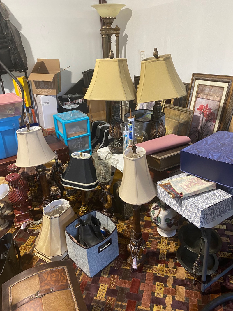 Garage sale -2077 Kingsridge Dr, Oakville L6M4Z1 | Garage Sales