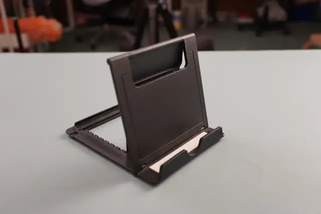 Portable Monitor, iPad, Tablet, Cell Phone, Foldable Stand in Other in Oakville / Halton Region - Image 3