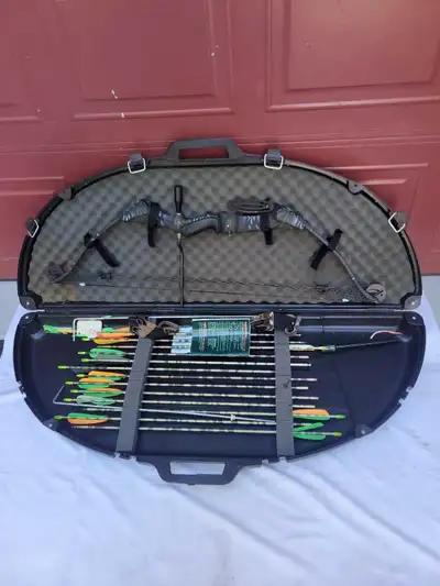 Bear Archery compound bow set that comes complete in its own hard-shell carrying case. Included in t...