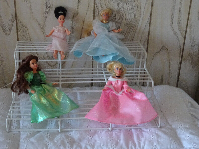 Lot 4 Petites Princesses Disney Blanche Neige Cendrillon Belle dans Jouets et jeux  à Longueuil/Rive Sud