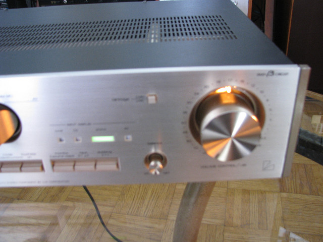Luxman L-235 integrated amplifier in Stereo Systems & Home Theatre in Gatineau - Image 3
