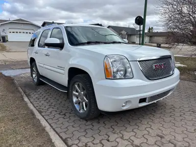 2007 GMC Yukon Denali. Very clean suv. Heated front and middle seats. Heated steering wheel. DVD pla...