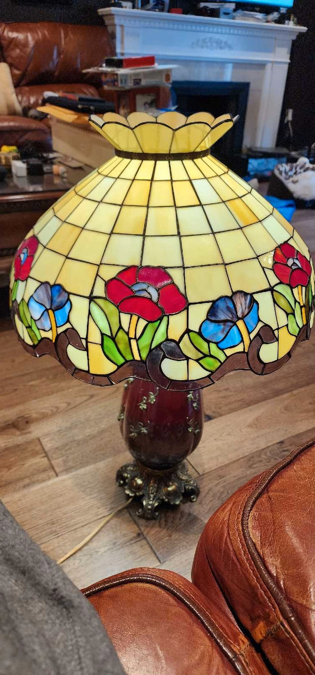 Tiffany style stained glass lamp in Indoor Lighting & Fans in Mississauga / Peel Region
