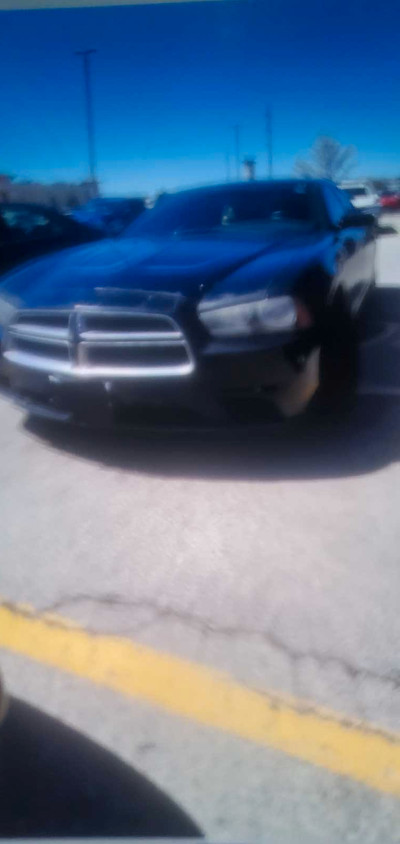 Dodge charger 2013 (260.000k)call or text 6476403163
