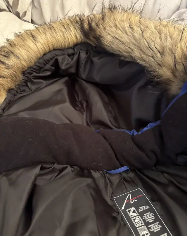 Women’s Jacket  in Women's - Tops & Outerwear in Ottawa - Image 9