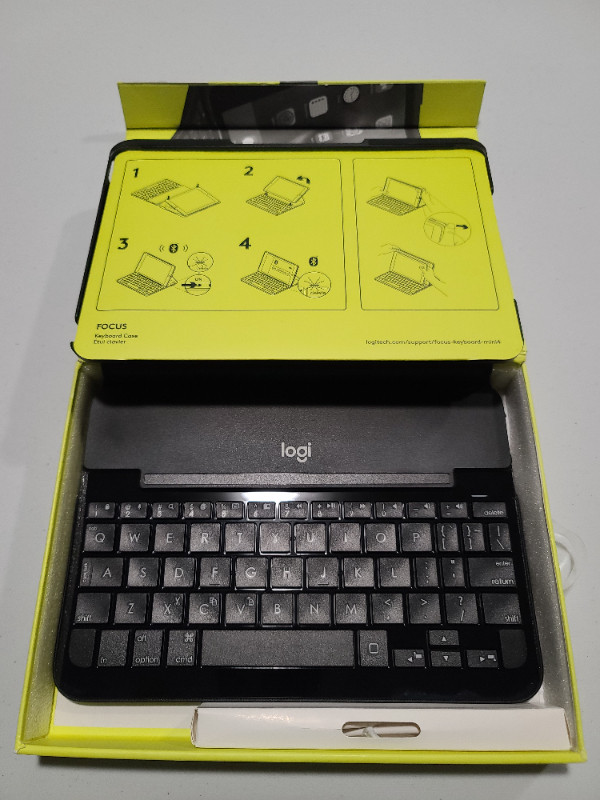 NEW Logitech logi focus keyboard case iPad mini 4 in iPad & Tablet Accessories in Edmonton - Image 3