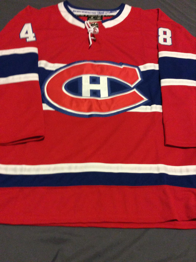 Jersey Lane Hutson Rouge Canadiens de Mtl (NEUF) - Large- dans Hockey  à Ville de Québec - Image 2