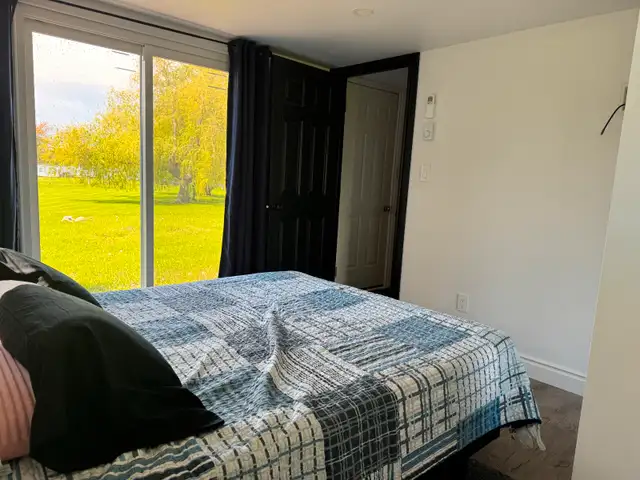 Small private house on Wolfe Island62867602804611122