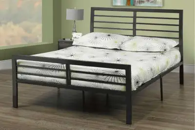 This queen size metal bed frame offers a sleek and modern design, perfect for any bedroom. The horiz...