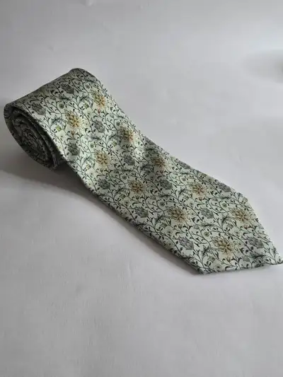 Metropolitan Museum of Art Silk Green Floral Men's Neck Tie, View more