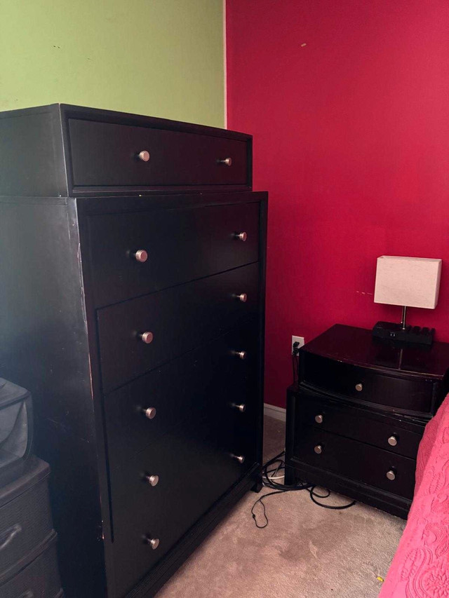 Queen bedroom set in Beds & Mattresses in Markham / York Region - Image 4