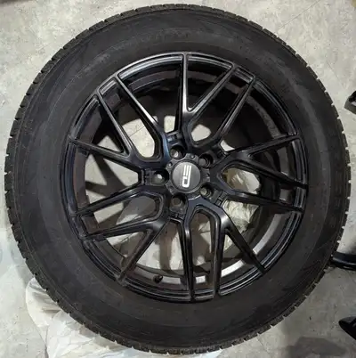Set of 4 Nokian One tires (225/60R/18 104H) with EuroDesign rims and TPMS system – One of the rims h...