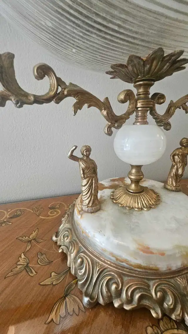 Antique Style Centerpiece Bowl in Arts & Collectibles in Markham / York Region - Image 9