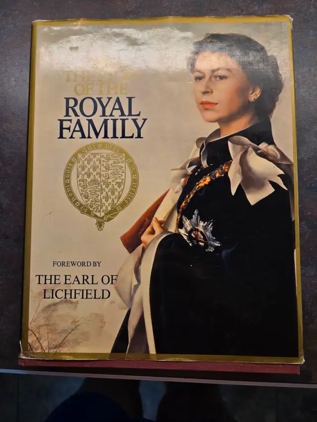 Histoire de la Famille Royale d'Angleterre en photos in Textbooks in City of Montréal - Image 2