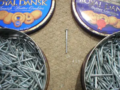 Biscuit Danois, je vend chaque contenant avec les vis à bois tête conique étoile de 2 1/2 pouces de...