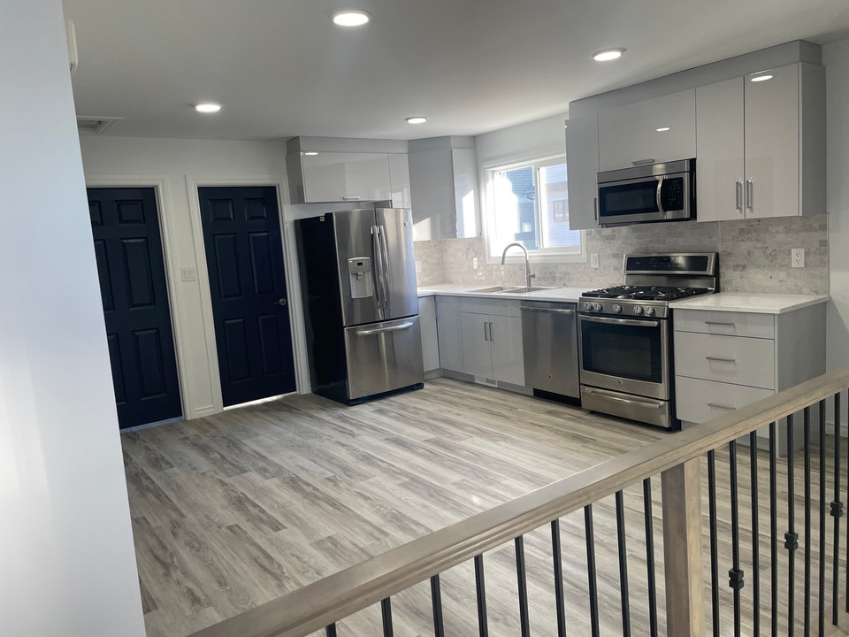 2 Bedrooms brand new Garage Suite 3